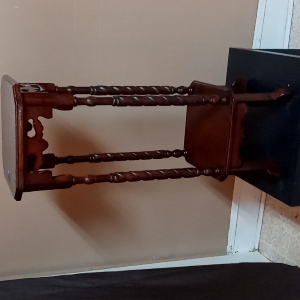 Corner table